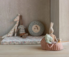 Carry Cot Large Rose | Maileg