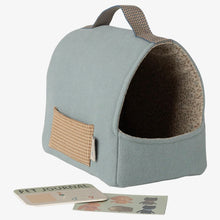 Pet Carrier Dusty Blue | Maileg
