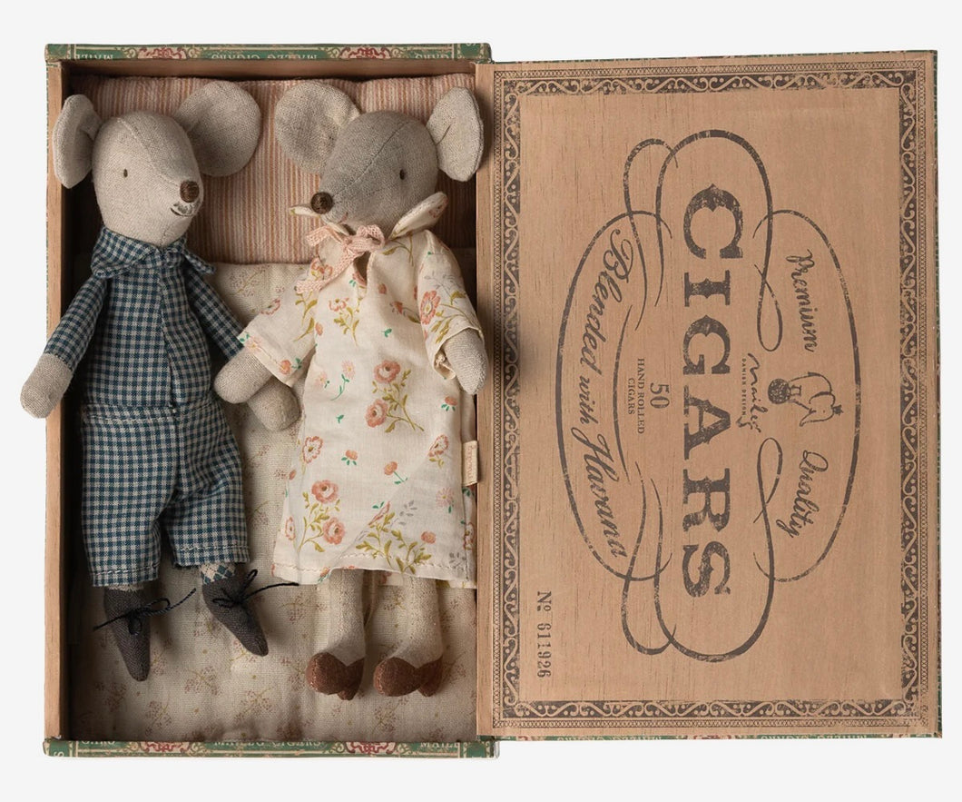 Grandma & Grandpa Mice in Cigarbox | Maileg